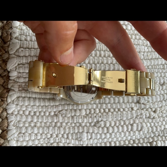 Michael kors mother of pearl watch - Picture 6 of 6